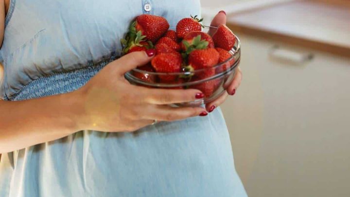 نکات مصرف توت فرنگی در بارداری