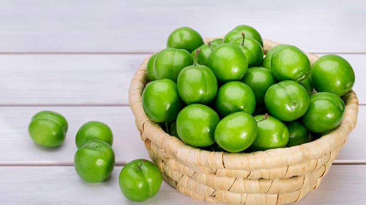 سلامت چشمها از خواص مهم گوجه سبز با گلپر و نعناع سلامت چشمها از خواص مهم گوجه سبز با گلپر و نعناع