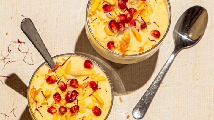 فرنی زعفرانی خوشمزه برای سفره افطاری