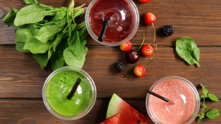 اسموتی توت فرنگی و اسفناج اسموتی توت فرنگی و اسفناج