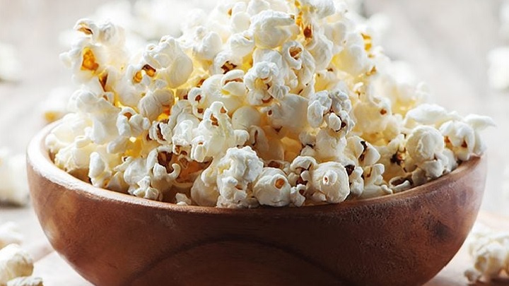 پاپ کورن از مواد غذایی مفید برای گرسنگی کاذب پاپ کورن از مواد غذایی مفید برای گرسنگی کاذب