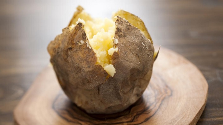 سیب زمینی آب پز از مواد غذایی مفید برای گرسنگی کاذب سیب زمینی آب پز از مواد غذایی مفید برای گرسنگی کاذب