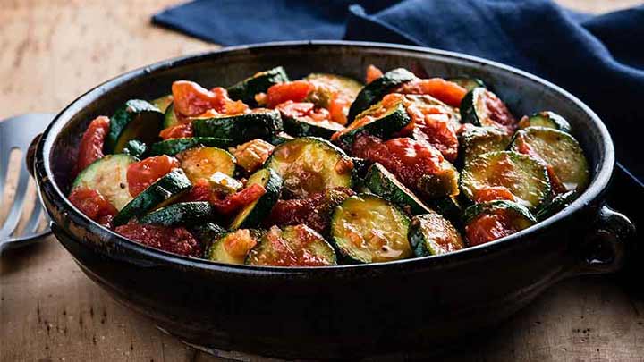 مراحل تهیه خوراک کدو سبز با گوشت قلقلی مراحل تهیه خوراک کدو سبز با گوشت قلقلی