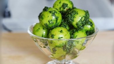 طرز تهیه دلال برای خوردن گوجه سبز؛ به روش سنتی