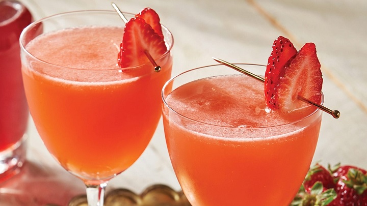 کوکتل توت فرنگی کوکتل توت فرنگی