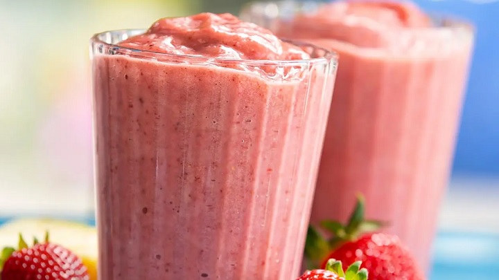 اسموتی گلابی و توت فرنگی اسموتی گلابی و توت فرنگی