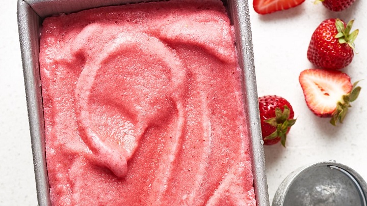 بستنی توت فرنگی ژلهای بستنی توت فرنگی ژلهای