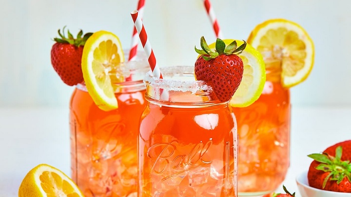 لیموناد توت فرنگی لیموناد توت فرنگی