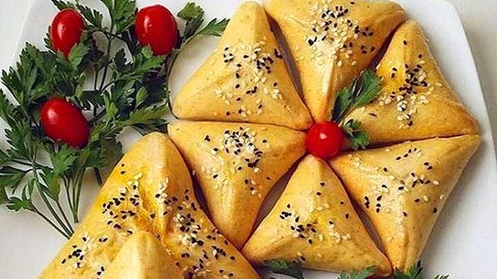 مراحل تهیه فطایر گوشت و قارچ مراحل تهیه فطایر گوشت و قارچ