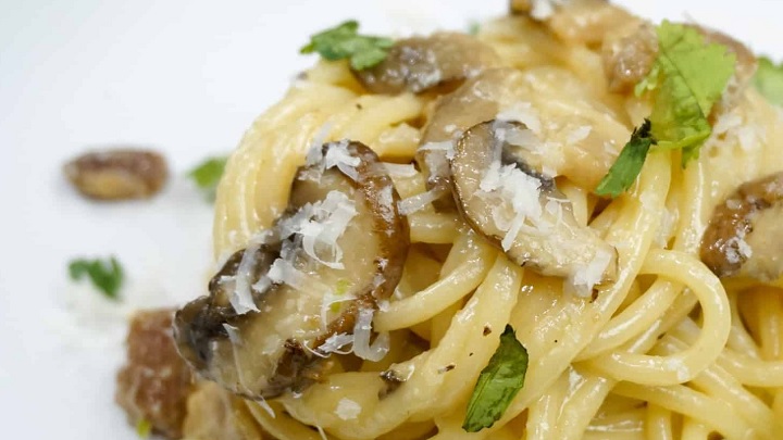 طرز تهیه اسپاگتی سیر و قارچ با خامه و شیر طرز تهیه اسپاگتی سیر و قارچ با خامه و شیر