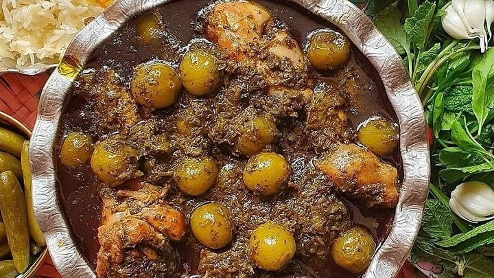 خورشت نعنا جعفری با گوجه سبز خورشت نعنا جعفری با گوجه سبز
