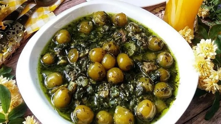 خورشت گوجه سبز خورشت گوجه سبز