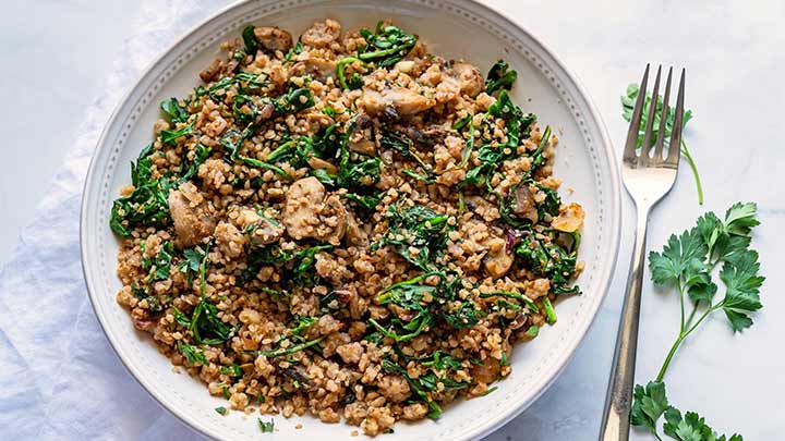 مراحل تهیه خوراک بلغور گندم و کنگر مراحل تهیه خوراک بلغور گندم و کنگر