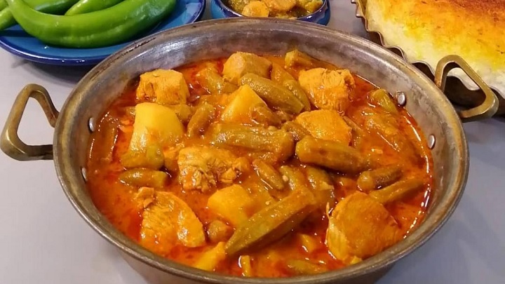 طرز تهیه خورش بامیه با مرغ و سیب زمینی طرز تهیه خورش بامیه با مرغ و سیب زمینی