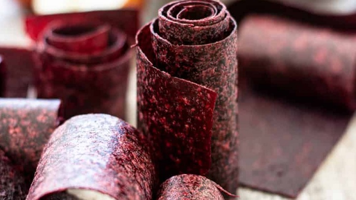 طرز تهیه لواشک توت سیاه و سفید با پنکه