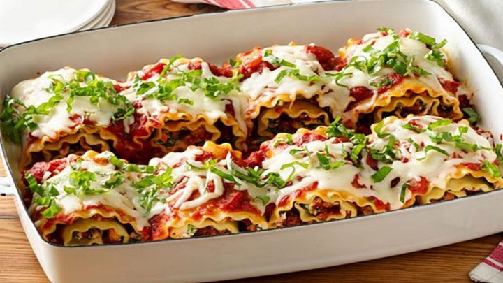 مراحل تهیه لازانیا رولی مراحل تهیه لازانیا رولی