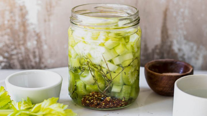 طرز تهیه ترشی کرفس