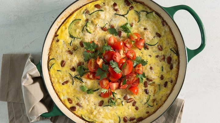 مراحل تهیه فریتاتای برنج و لوبیا در ماهیتابه