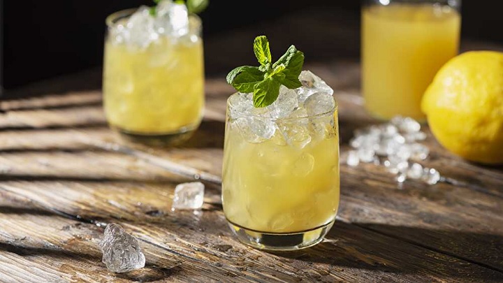 مراحل تهیه شربت عرق کاسنی و عرق شاتره مراحل تهیه شربت عرق کاسنی و عرق شاتره