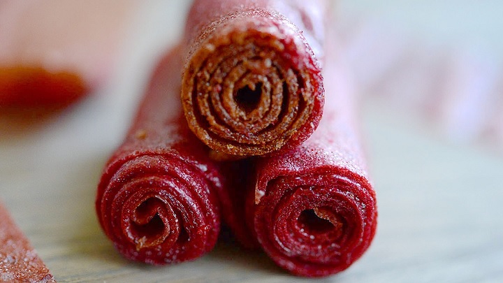 لواشک توت فرنگی با رب انار لواشک توت فرنگی با رب انار