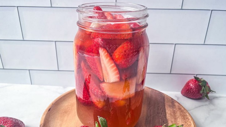 رسپی ترشی توت فرنگی تند به روش خانگی