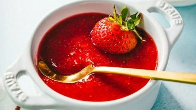 طرز تهیه سس توت فرنگی خانگی؛ خوشرنگ و لذیذ