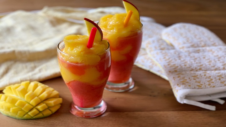 توت فرنگی و انبه آبمیوه ضد عفونت توت فرنگی و انبه آبمیوه ضد عفونت