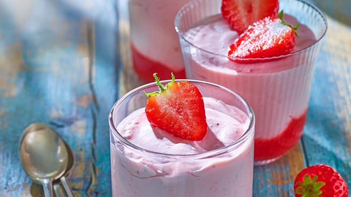 پنکیک توت فرنگی پنکیک توت فرنگی