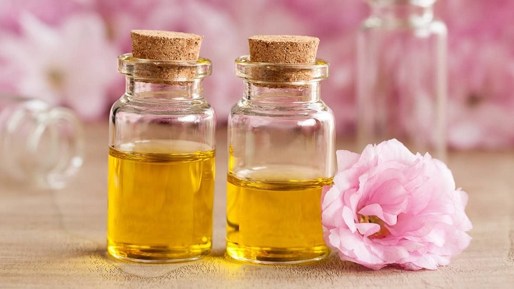 خواص روغن گل محمدی برای رحم خواص روغن گل محمدی برای رحم