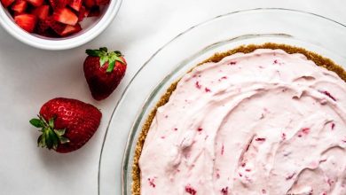 طرز تهیه پای توت فرنگی خامهای؛ خوشمزه و مجلسی