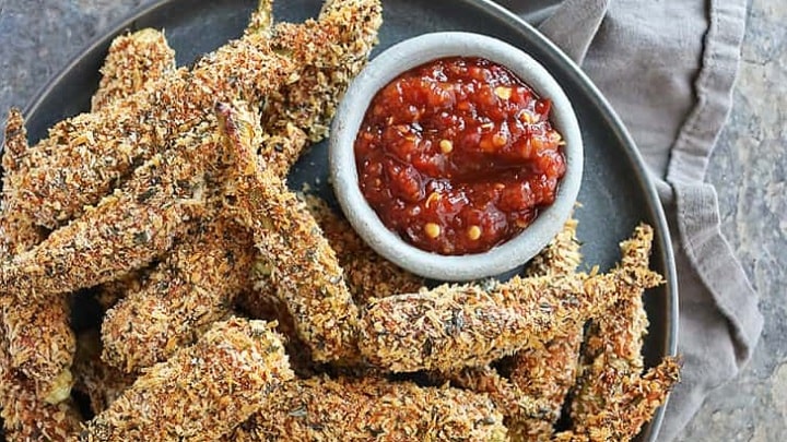 بامیه‌ها را سرخ کنید برای بامیه سوخاری