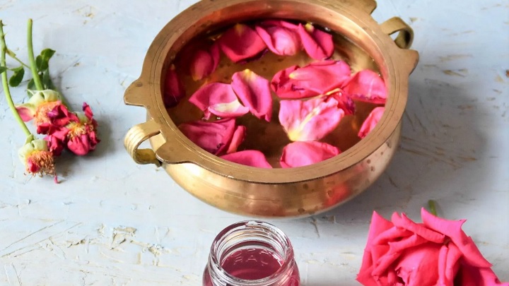 طرز تهیه گلاب با قابلمه بدون یخ