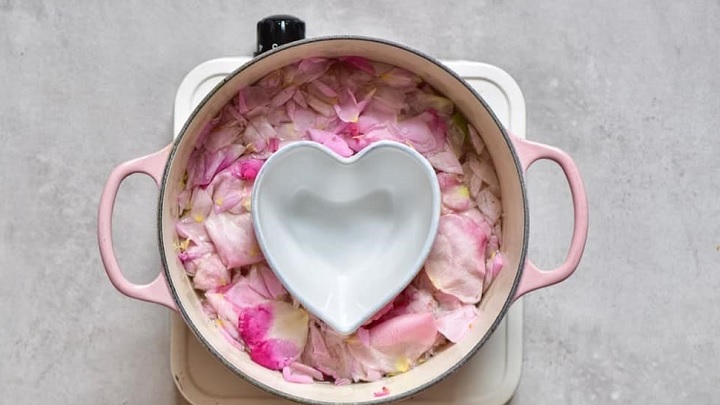 طرز تهیه و نکات گلاب ساده خانگی طرز تهیه و نکات گلاب ساده خانگی