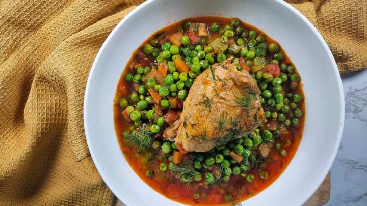 مراحل تهیه خورش نخود فرنگی با مرغ مراحل تهیه خورش نخود فرنگی با مرغ
