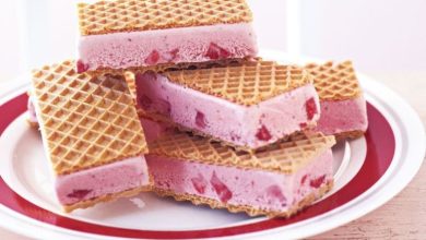 طرز تهیه ویفر توت فرنگی یخی: دسر خوشمزه تابستانی