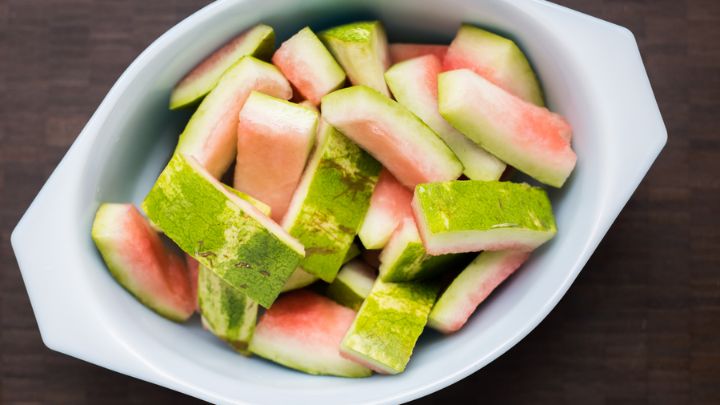 آماده سازی پوست هندوانه آماده سازی پوست هندوانه