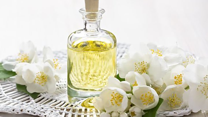 گرم نگه داشتن بدن با روغن بهار نارنج گرم نگه داشتن بدن با روغن بهار نارنج