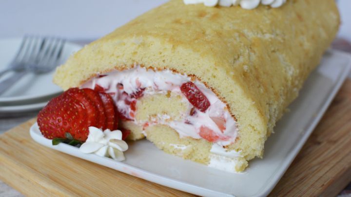 استراحت دادن، برش زدن و تزیین رولت استراحت دادن، برش زدن و تزیین رولت