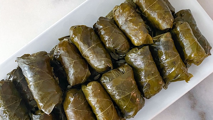 چاشنی دلمه برگ مو را به موقع اضافه کنید