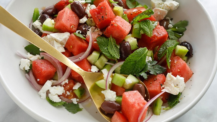 طرز تهیه سالاد هندوانه با پنیر و آووکادو طرز تهیه سالاد هندوانه با پنیر و آووکادو