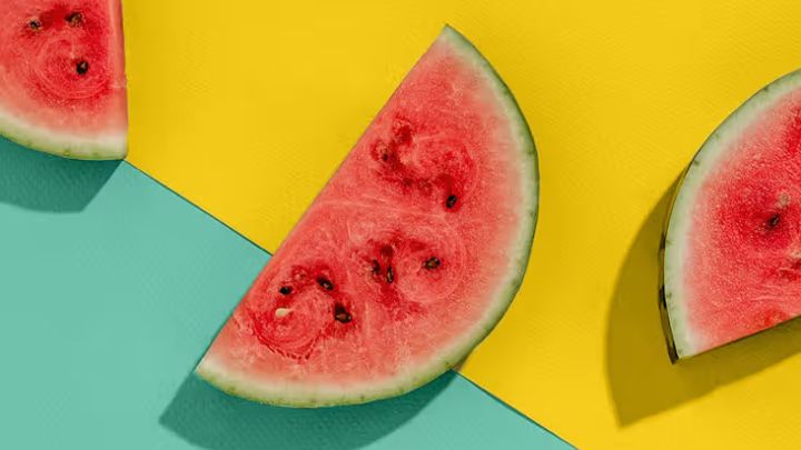 کمک به هضم بهتر غذا از خواص هندوانه برای زنان کمک به هضم بهتر غذا از خواص هندوانه برای زنان