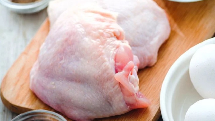 باز کردن یخ مرغ با آب گرم