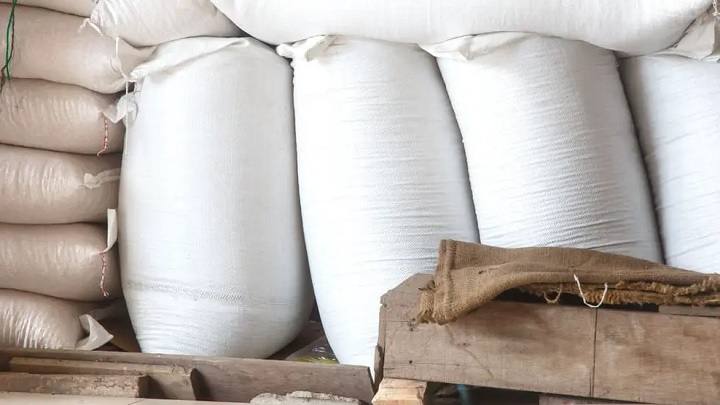 نگهداری برنج هاشمی با پوست گردو نگهداری برنج هاشمی با پوست گردو