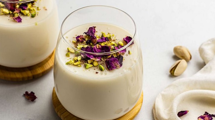 مراحل طرز تهیه مهلبیه گل محمدی در خانه مراحل طرز تهیه مهلبیه گل محمدی در خانه