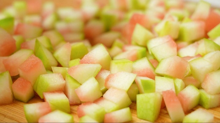 پوست هندوانه را خرد کنید پوست هندوانه را خرد کنید