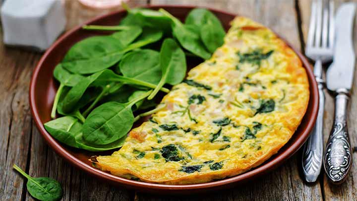 مراحل تهیه املت اسفناج و پنیر مراحل تهیه املت اسفناج و پنیر