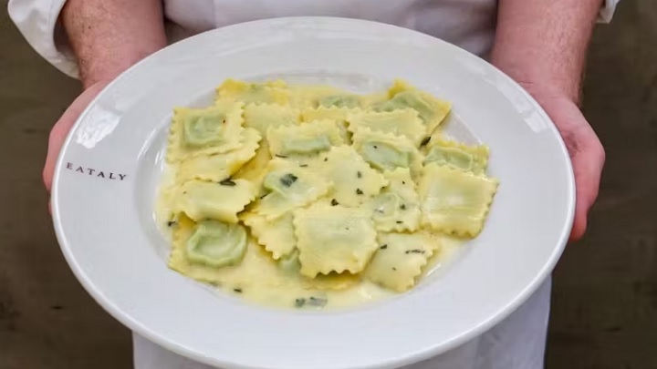 خمیر راویولی را آماده کنید برای راویولی نخودفرنگی خمیر راویولی را آماده کنید برای راویولی نخودفرنگی