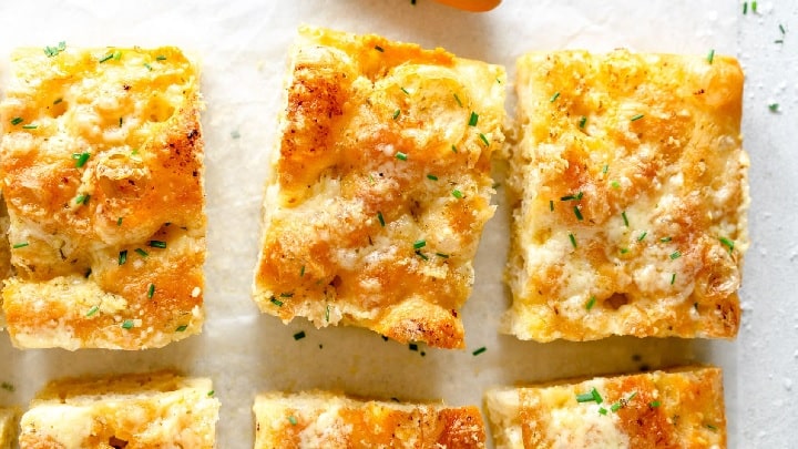 نکات و فوت و فن‌های طرز تهیه نان سیر پیتزایی