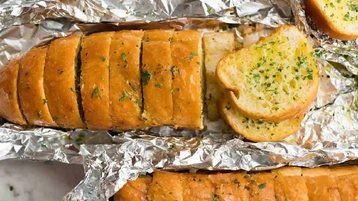 طرز تهیه نان سیر پیتزایی با نان تست طرز تهیه نان سیر پیتزایی با نان تست