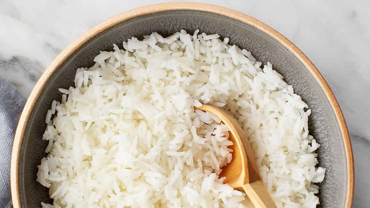 برنج را در آب بجوشانید برای برنج دمسیاه برنج را در آب بجوشانید برای برنج دمسیاه